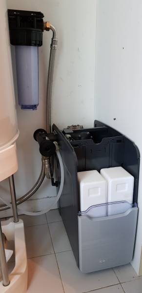 petit adoAdoucisseur d'eau compact duplex sans électricité volumétrique avec vanne de by pass sur Aubagne 13400ucisseur Aubagne