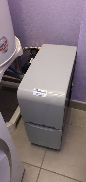 Fourniture et installation d 'un adoucisseur d'eau KINETICO 1er compact dans une villa à Salon de Provence